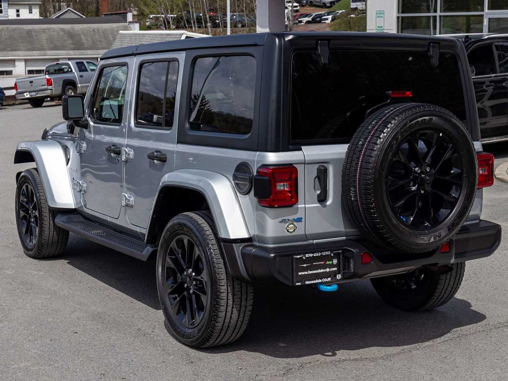 Used 2023 Jeep Wrangler Unlimited Sahara w/ Cold Weather Group AWD/4WD image 4