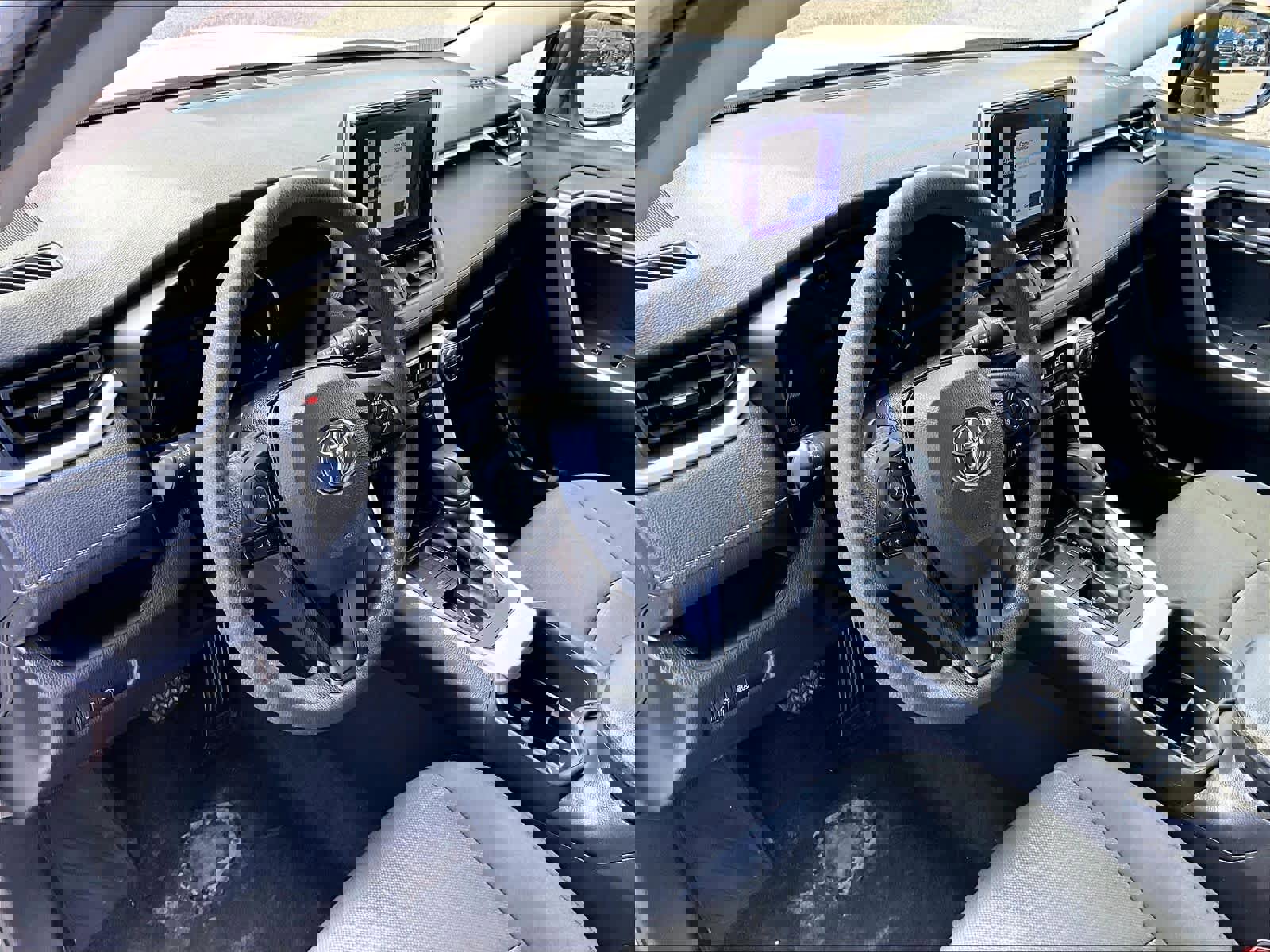 Used 2024 Toyota RAV4 XLE FWD image 8