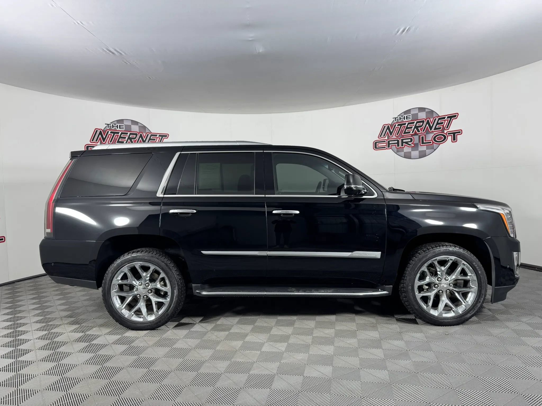 Used 2018 Cadillac Escalade Premium Luxury image 8