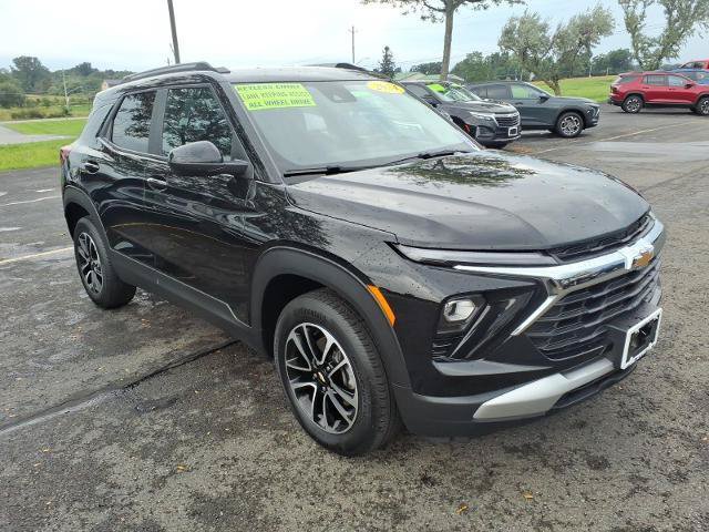 Used 2024 Chevrolet TrailBlazer LT w/ LT Cold Weather Package AWD/4WD image 3