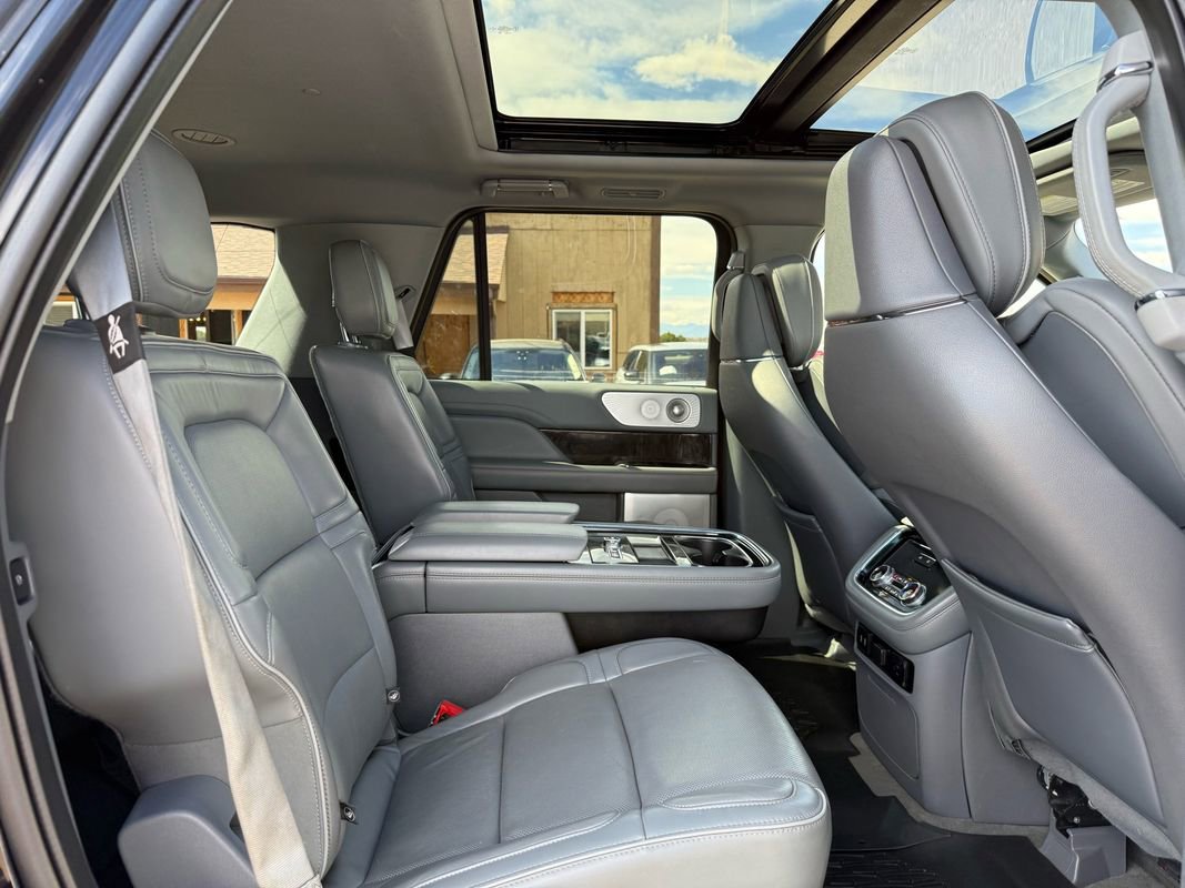 Used 2019 Lincoln Navigator Reserve image 22