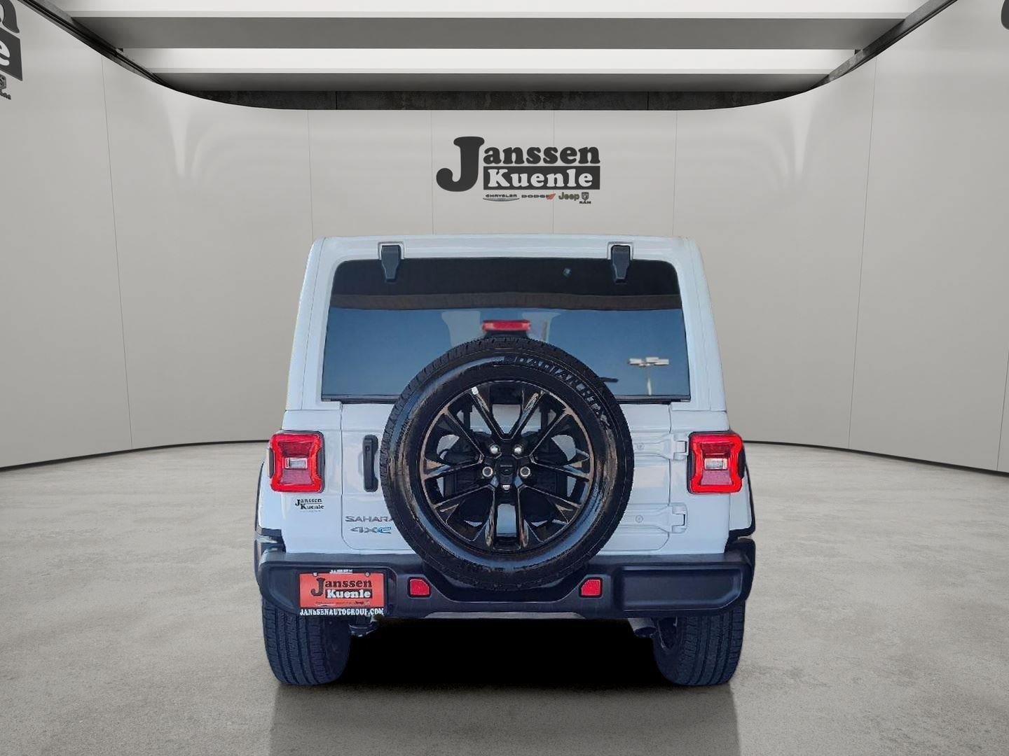 Used 2025 Jeep Wrangler Unlimited Sahara AWD/4WD image 2