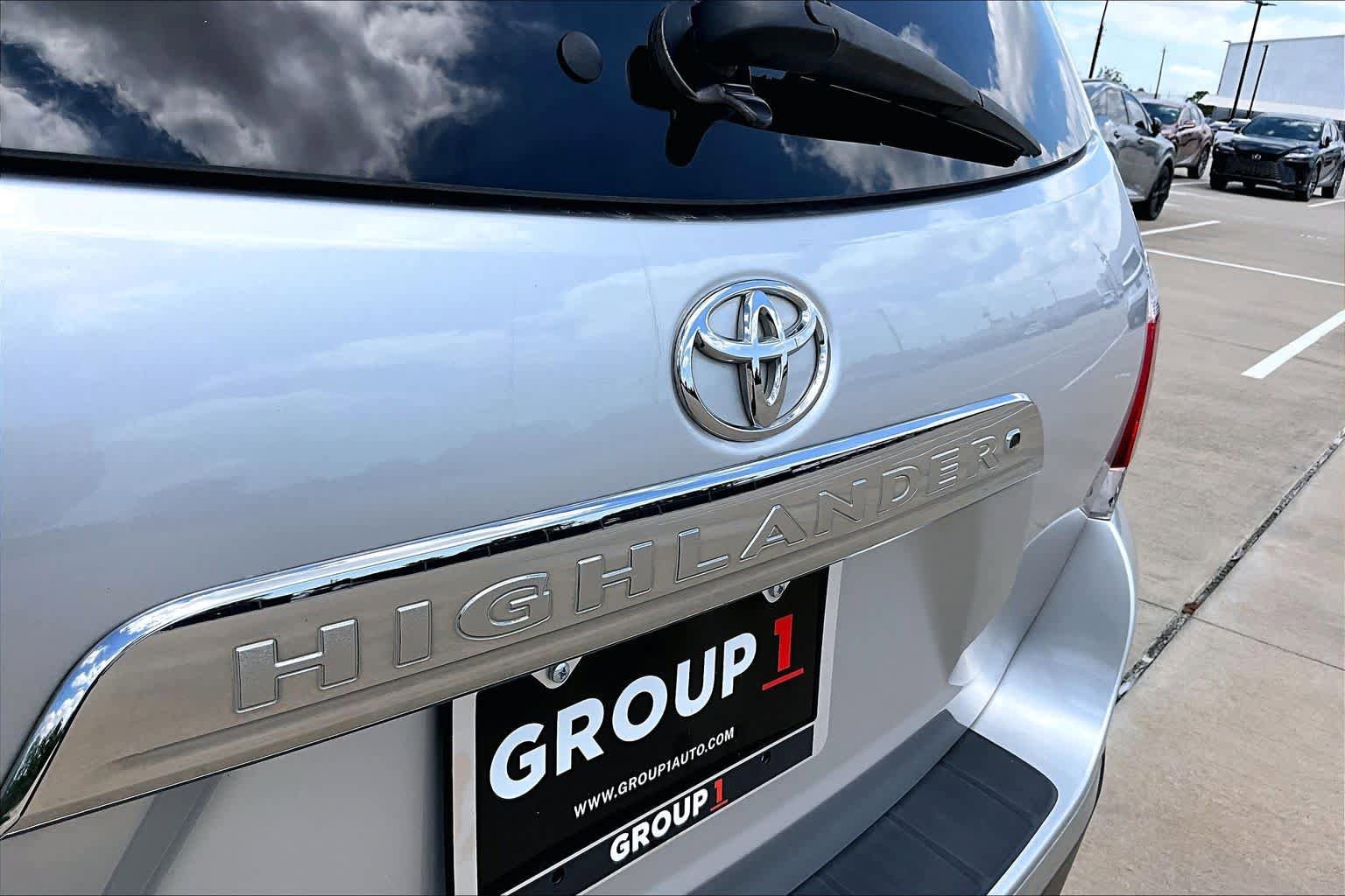 Used 2012 Toyota Highlander SE w/ Tow Pkg FWD image 29