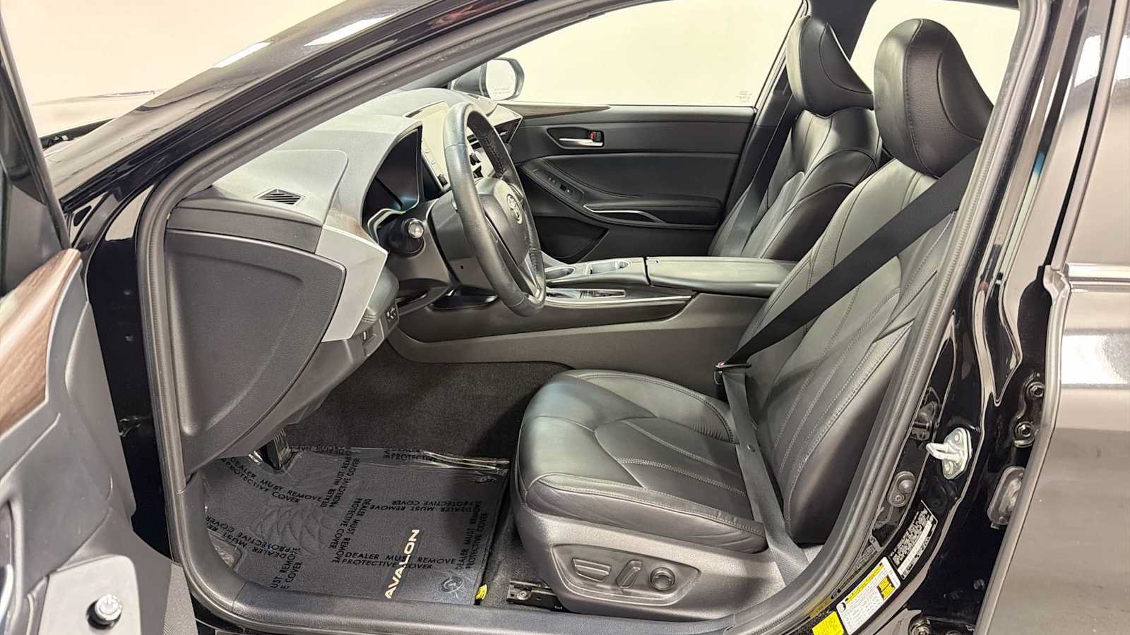 Certified 2022 Toyota Avalon XLE w/ Moonroof Package FWD image 13