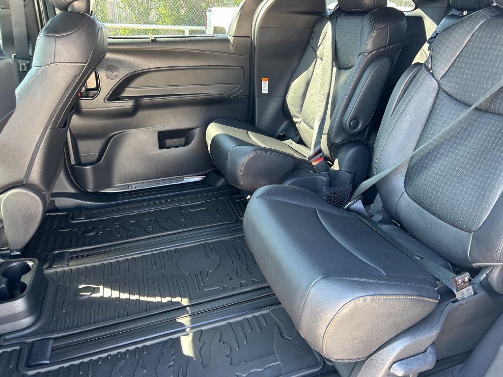 New 2026 Toyota Sienna XLE Woodland Edition AWD/4WD image 18