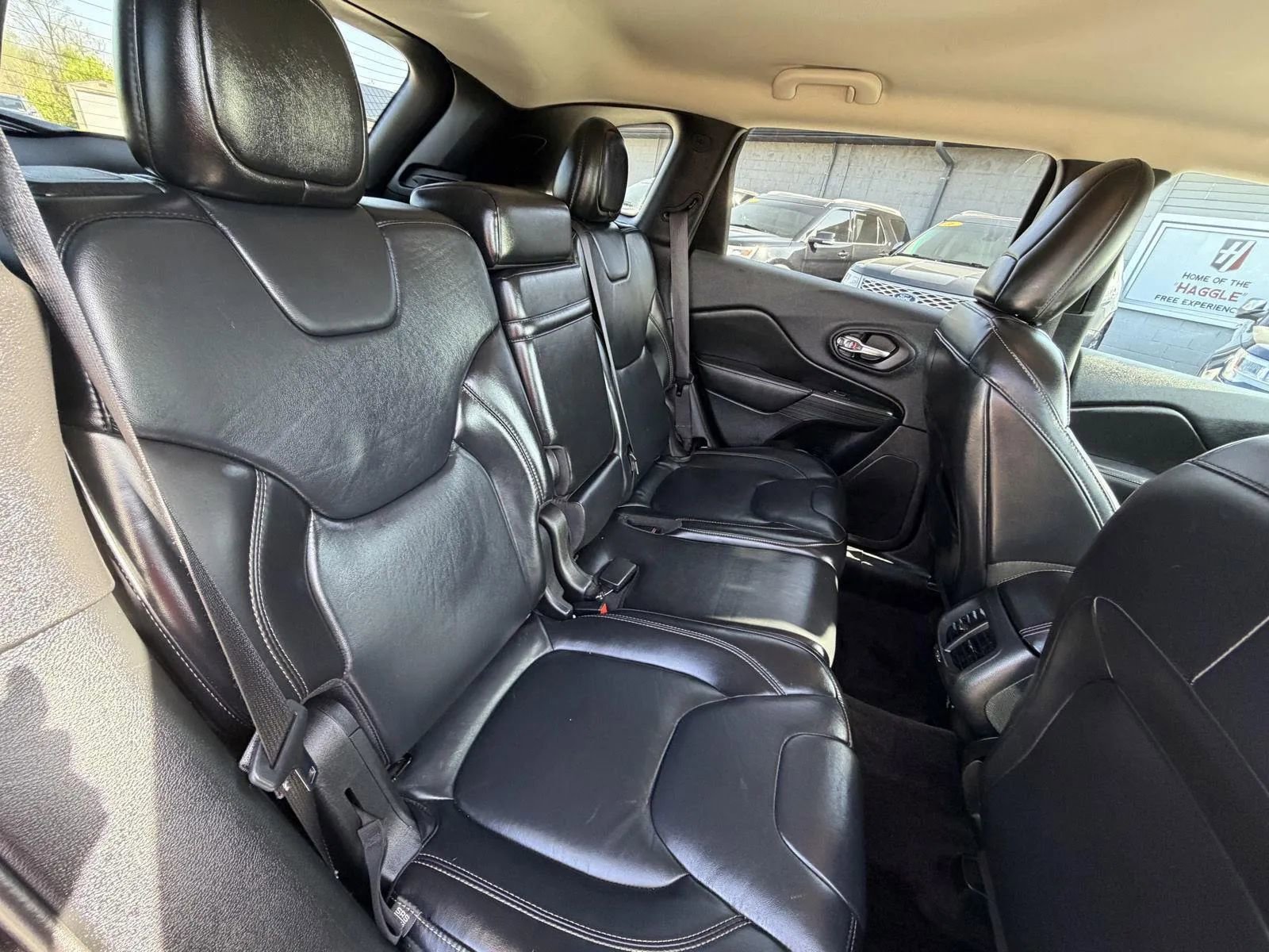 Used 2016 Jeep Cherokee Limited image 16