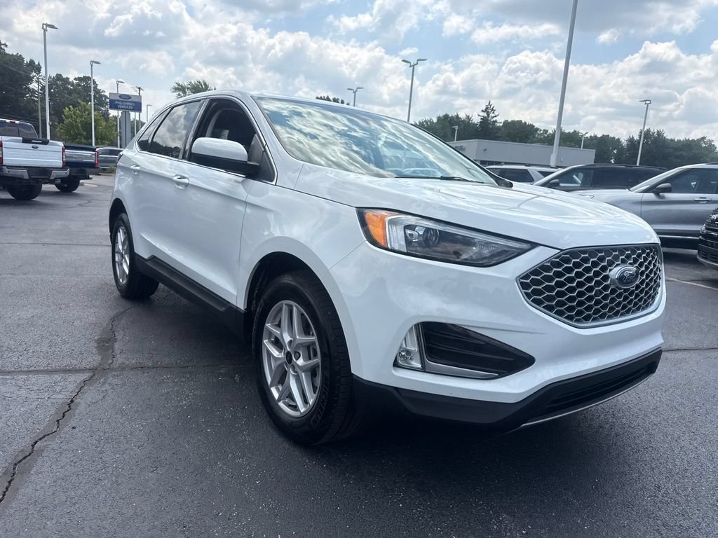 Used 2023 Ford Edge SEL w/ Convenience Package AWD/4WD image 4