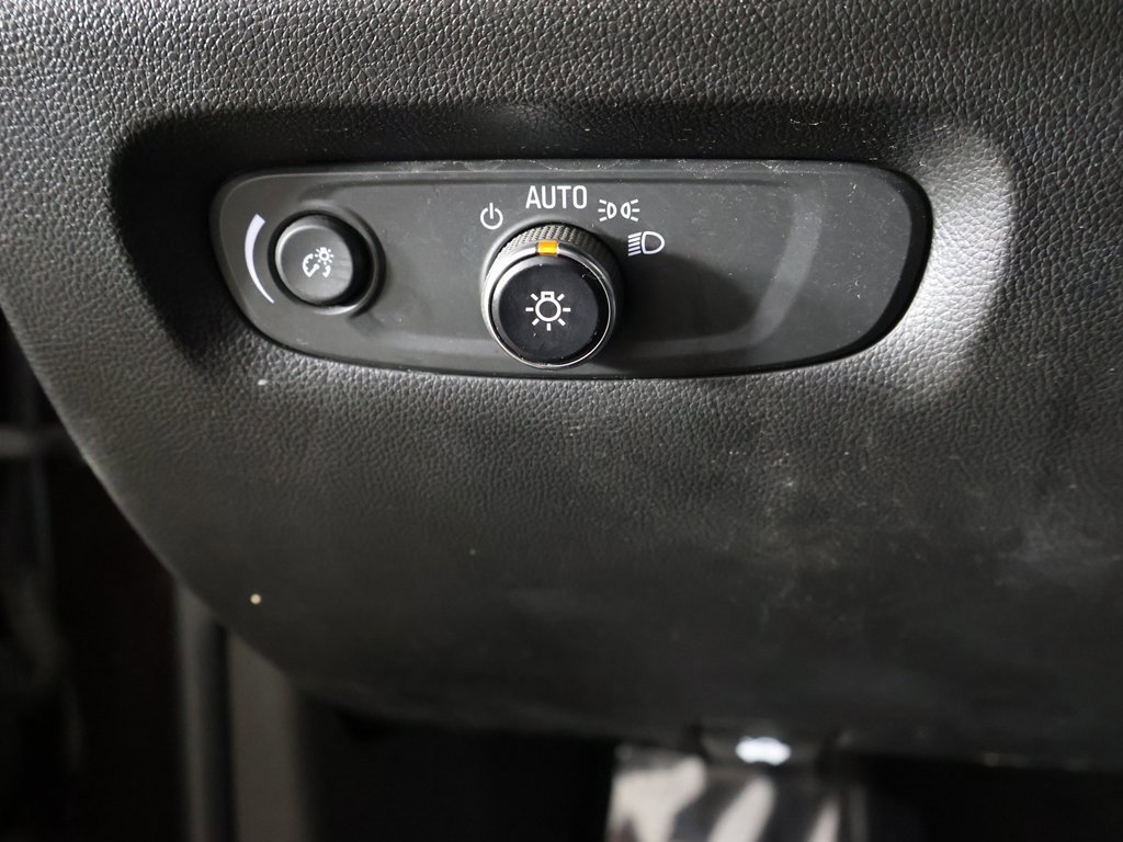 Used 2022 Chevrolet Traverse LT w/ LPO, Floor Liner Package image 40