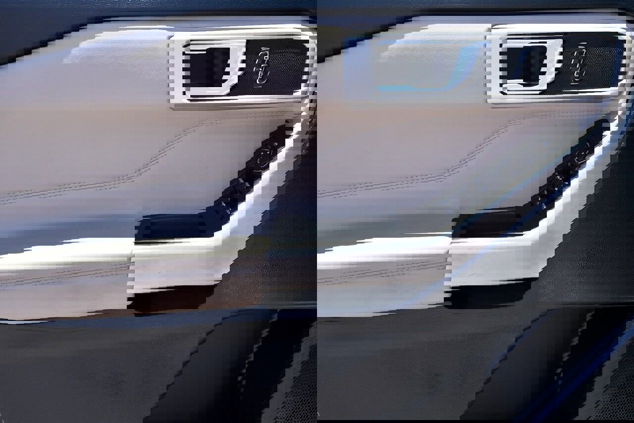 Used 2024 Ford Explorer XLT w/ Equipment Group 202A image 9