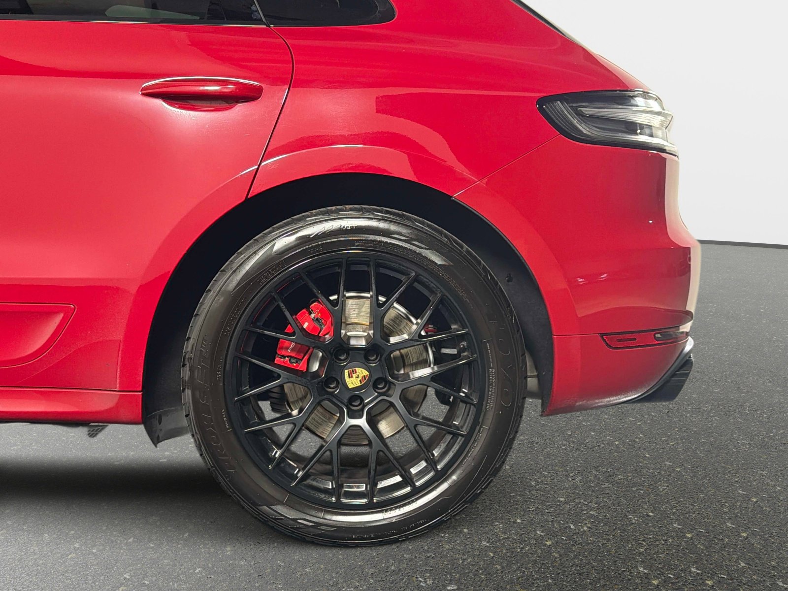 Used 2021 Porsche Macan GTS w/ Sport Chrono Package AWD/4WD image 14