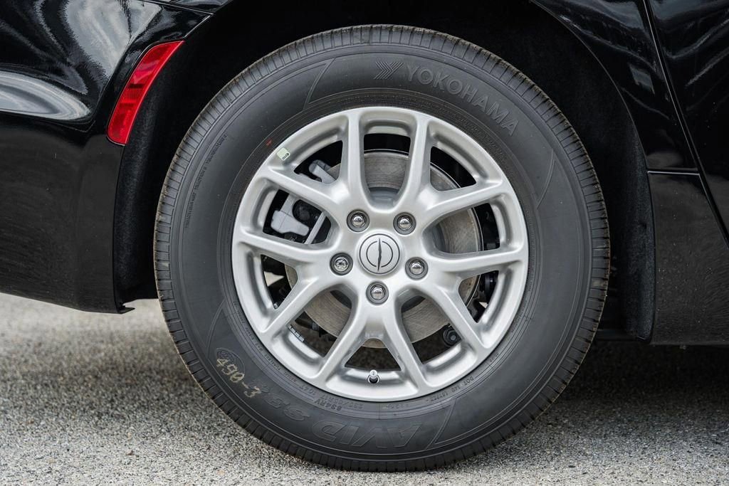 New 2025 Chrysler Pacifica Select FWD image 16