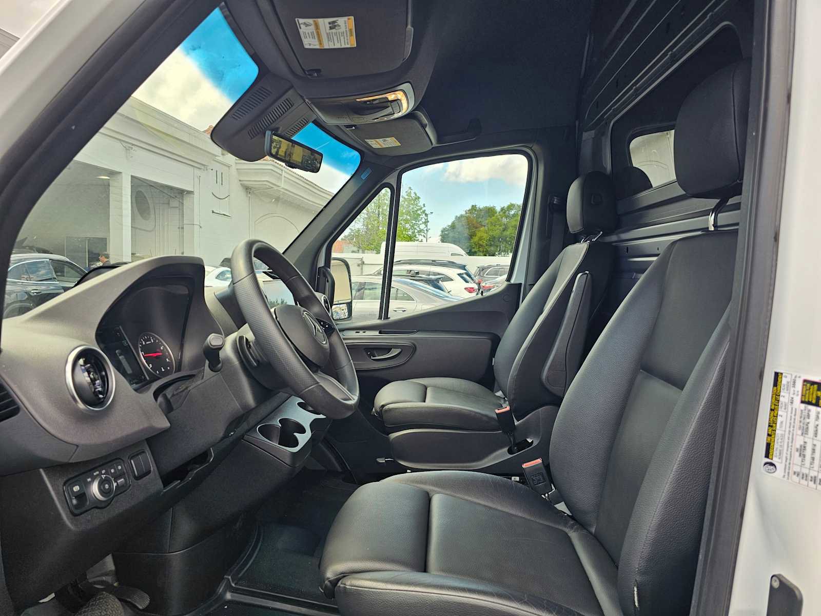 Used 2025 Mercedes-Benz Sprinter 2500 image 19