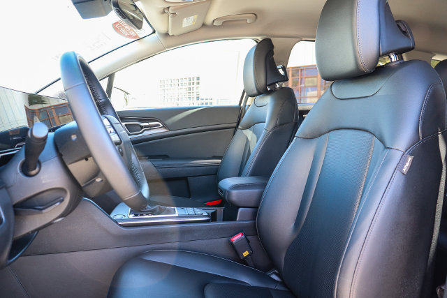 Certified 2026 Kia Sportage EX FWD image 18