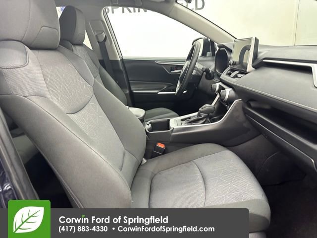 Used 2025 Toyota RAV4 XLE image 17