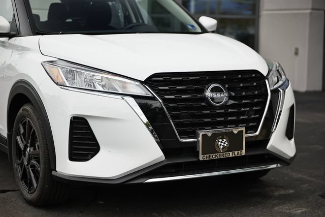 Used 2024 Nissan Kicks SV FWD image 2