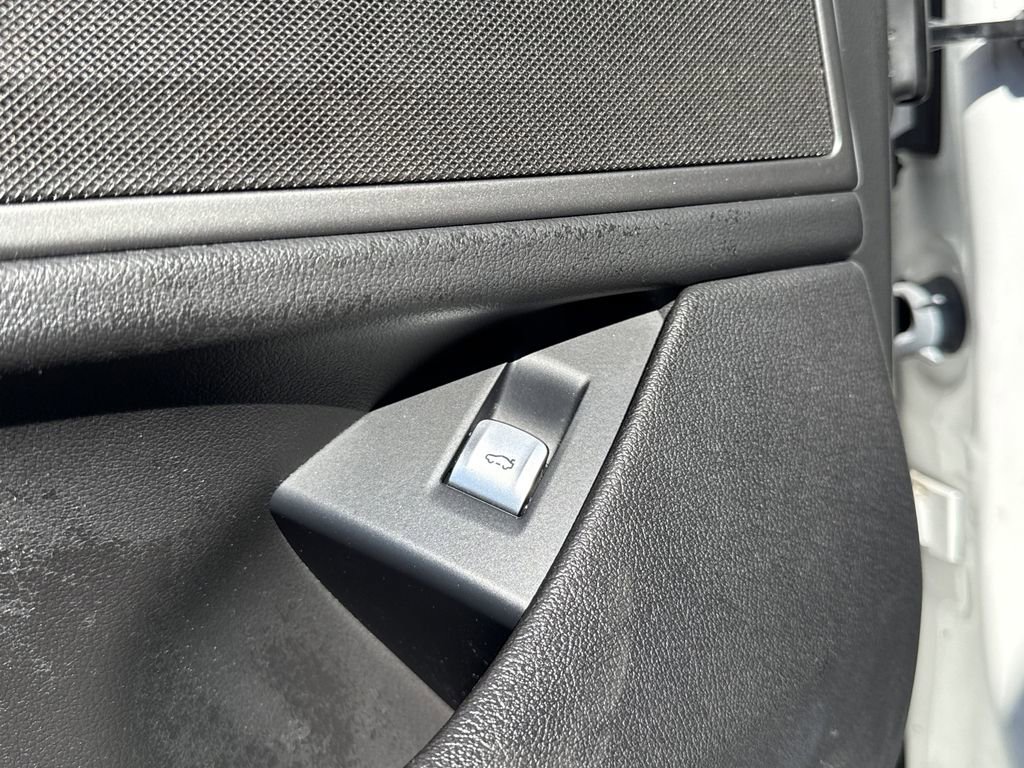 Used 2022 BMW 740i w/ M Sport Package RWD image 20