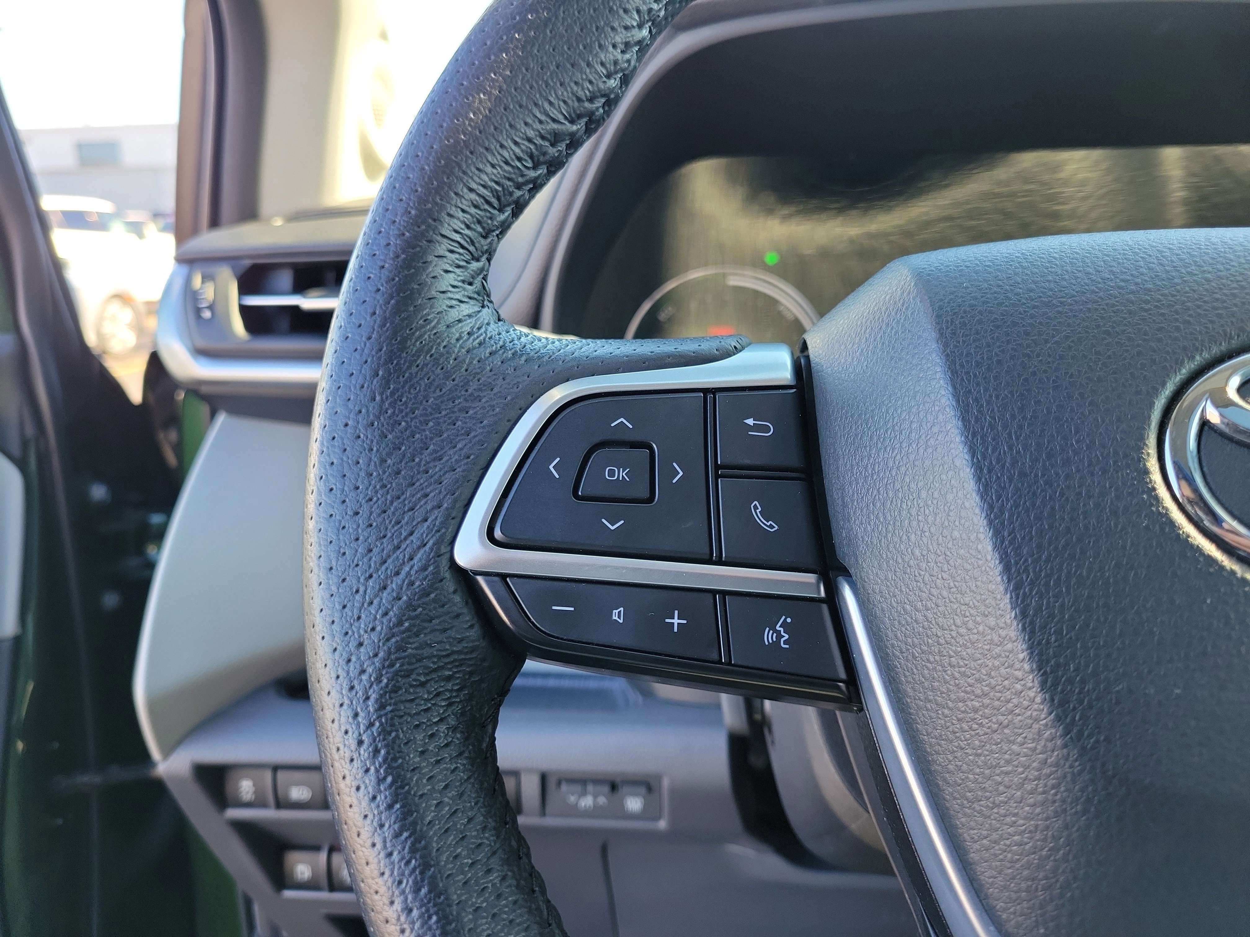 Used 2024 Toyota Sienna Limited image 22