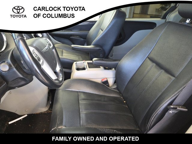 Used 2016 Chrysler Town & Country Touring FWD image 13