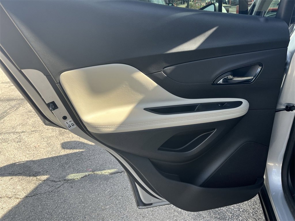 Used 2021 Buick Encore Preferred w/ Safety Package image 27