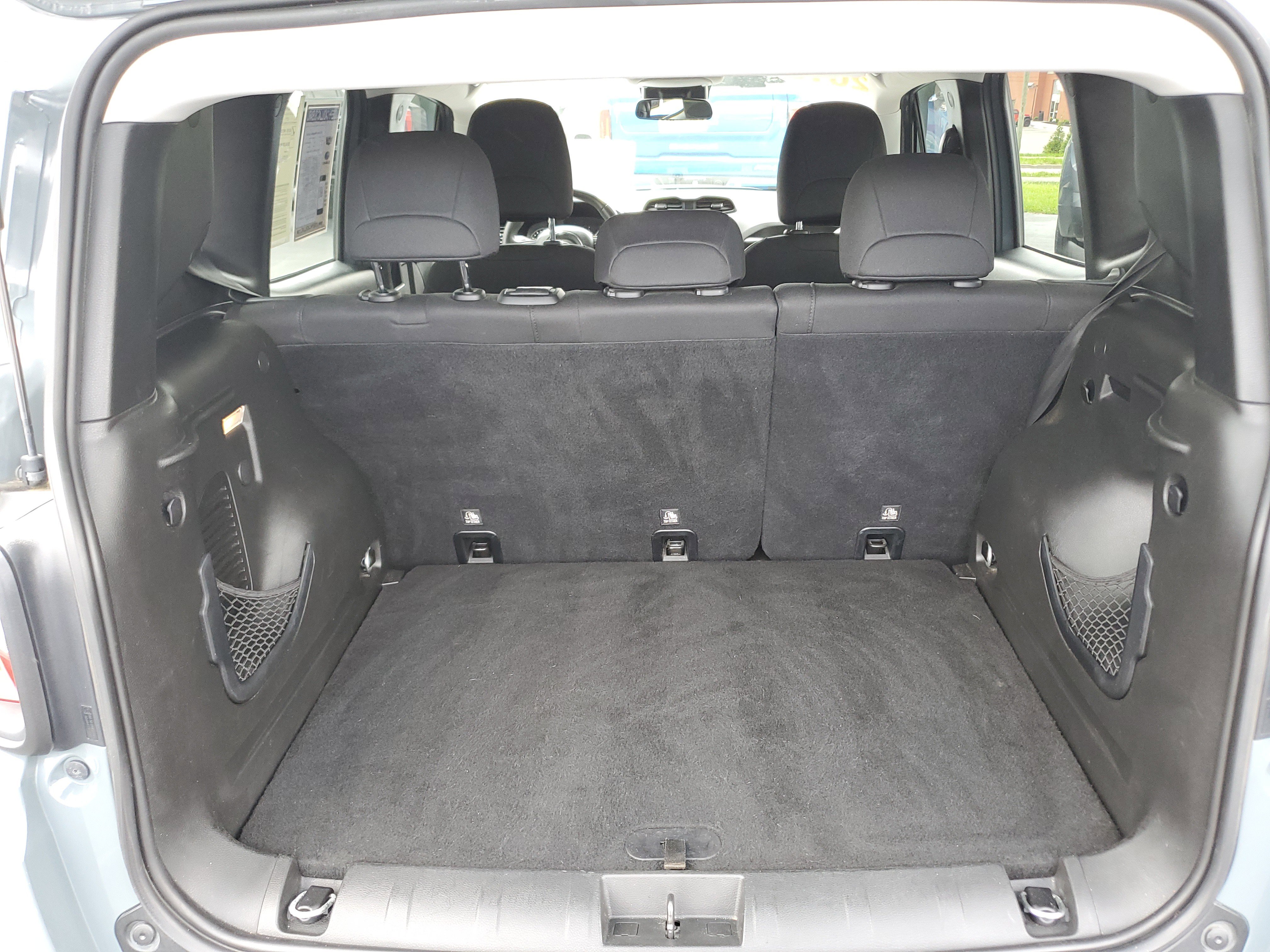 Used 2018 Jeep Renegade Latitude FWD image 6