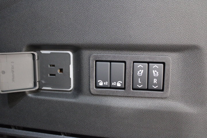 New 2026 GMC Yukon XL AT4 Ultimate AWD/4WD image 18