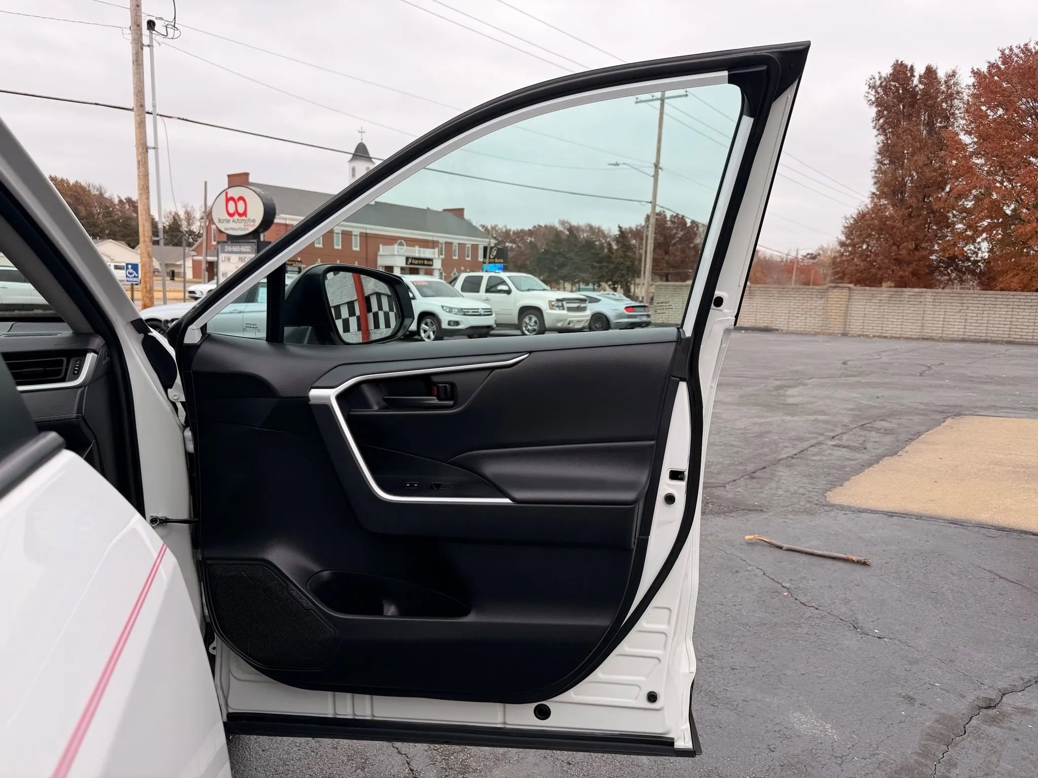 Used 2022 Toyota RAV4 LE w/ Carpet Mat Package (TMS) image 26