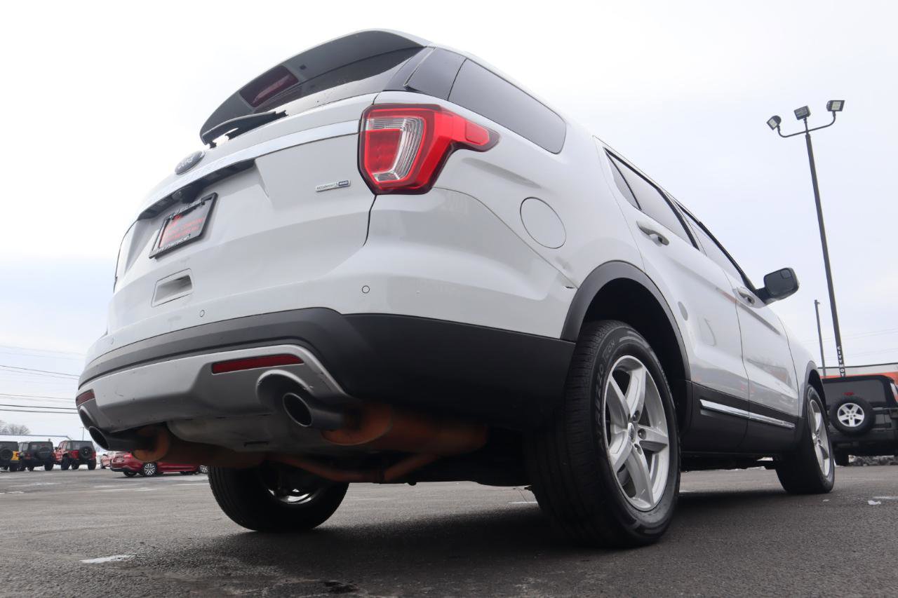 Used 2017 Ford Explorer XLT image 19