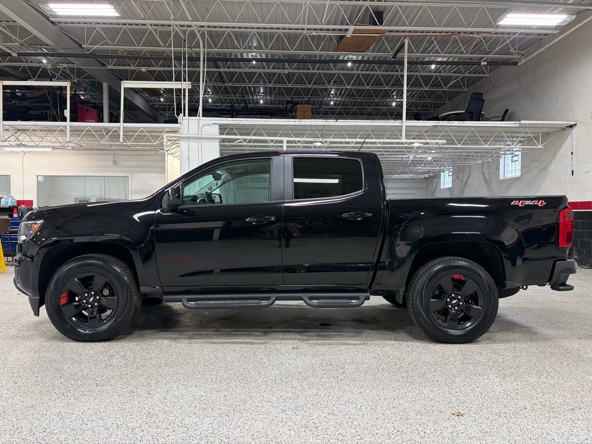Used 2019 Chevrolet Colorado LT w/ Redline Special Edition image 9