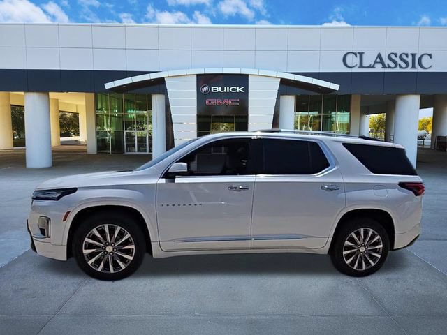 Used 2023 Chevrolet Traverse Premier FWD image 4