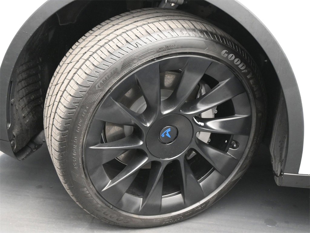 Used 2023 Tesla Model Y Long Range image 18