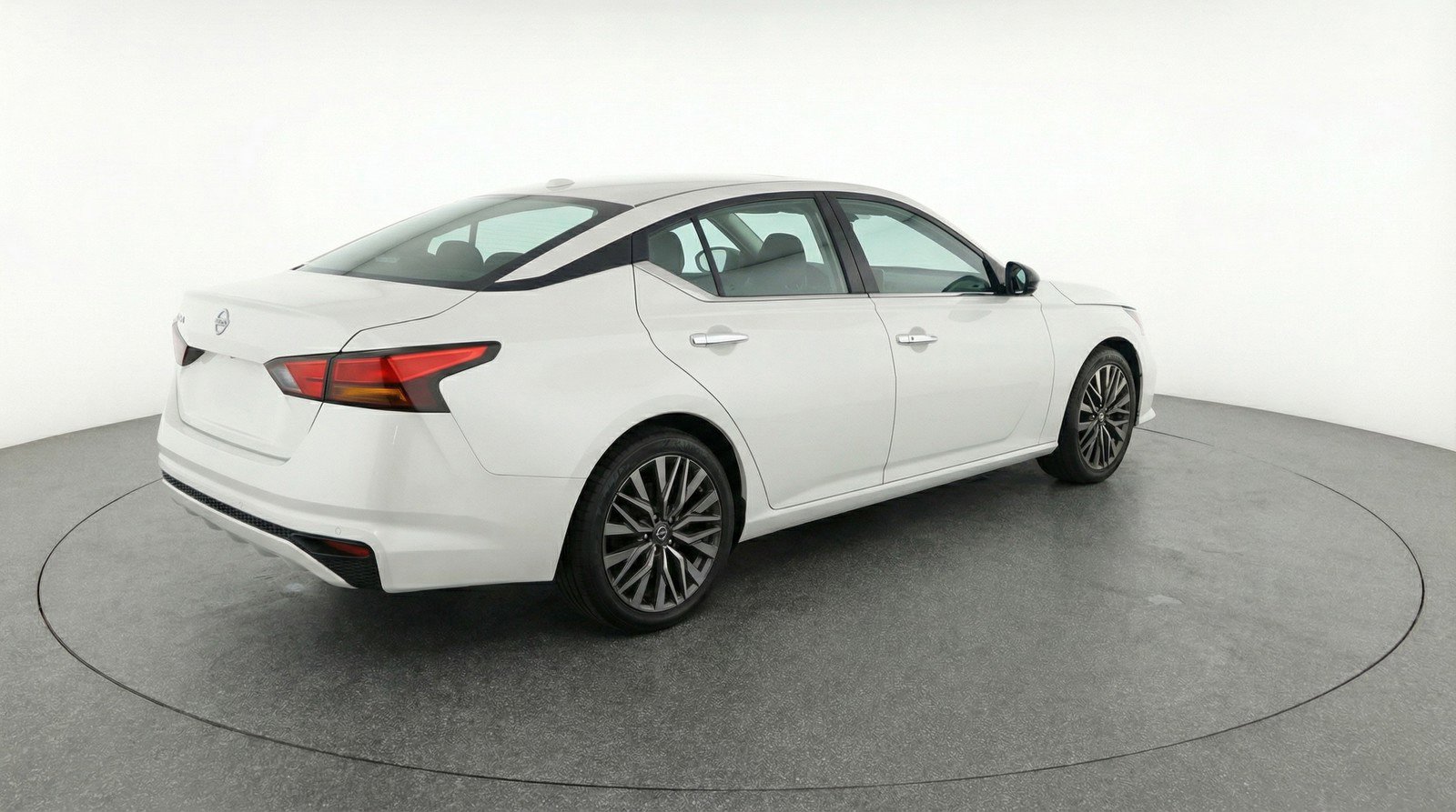 Used 2025 Nissan Altima 2.5 SV image 6