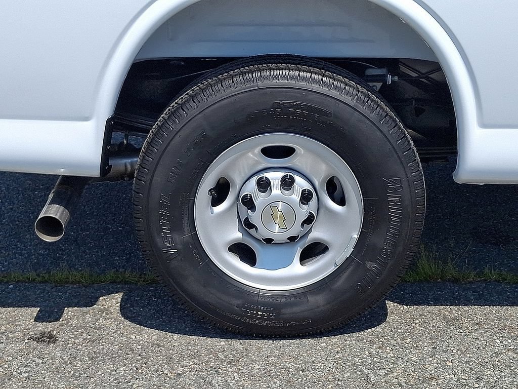 New 2026 Chevrolet Express 2500 Extended w/ Driver Convenience Package RWD image 5
