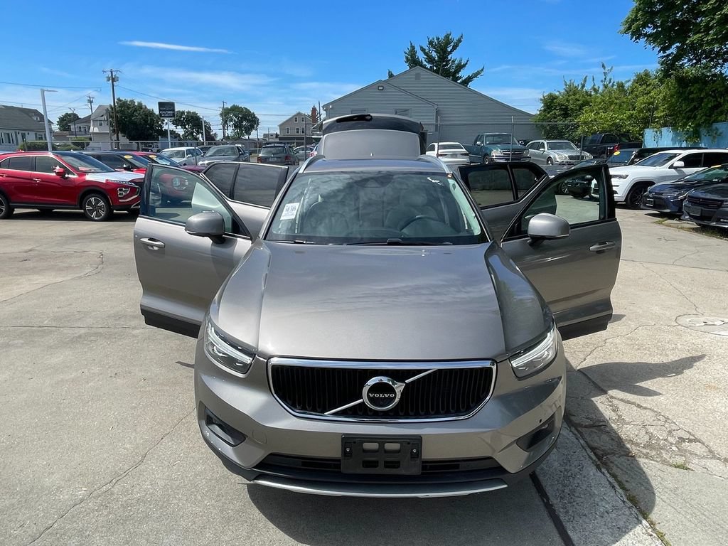 Used 2022 Volvo XC40 T4 Momentum FWD image 29