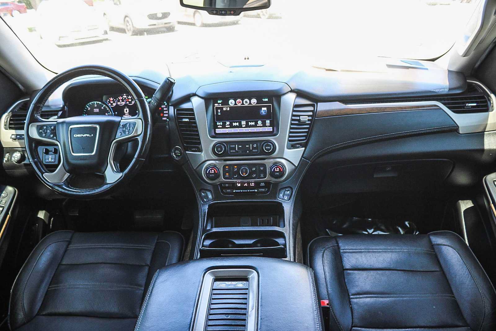 Used 2018 GMC Yukon XL Denali RWD image 12