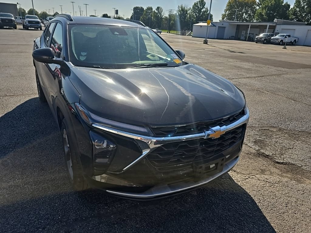 Used 2025 Chevrolet Trax LT w/ Driver Confidence Package