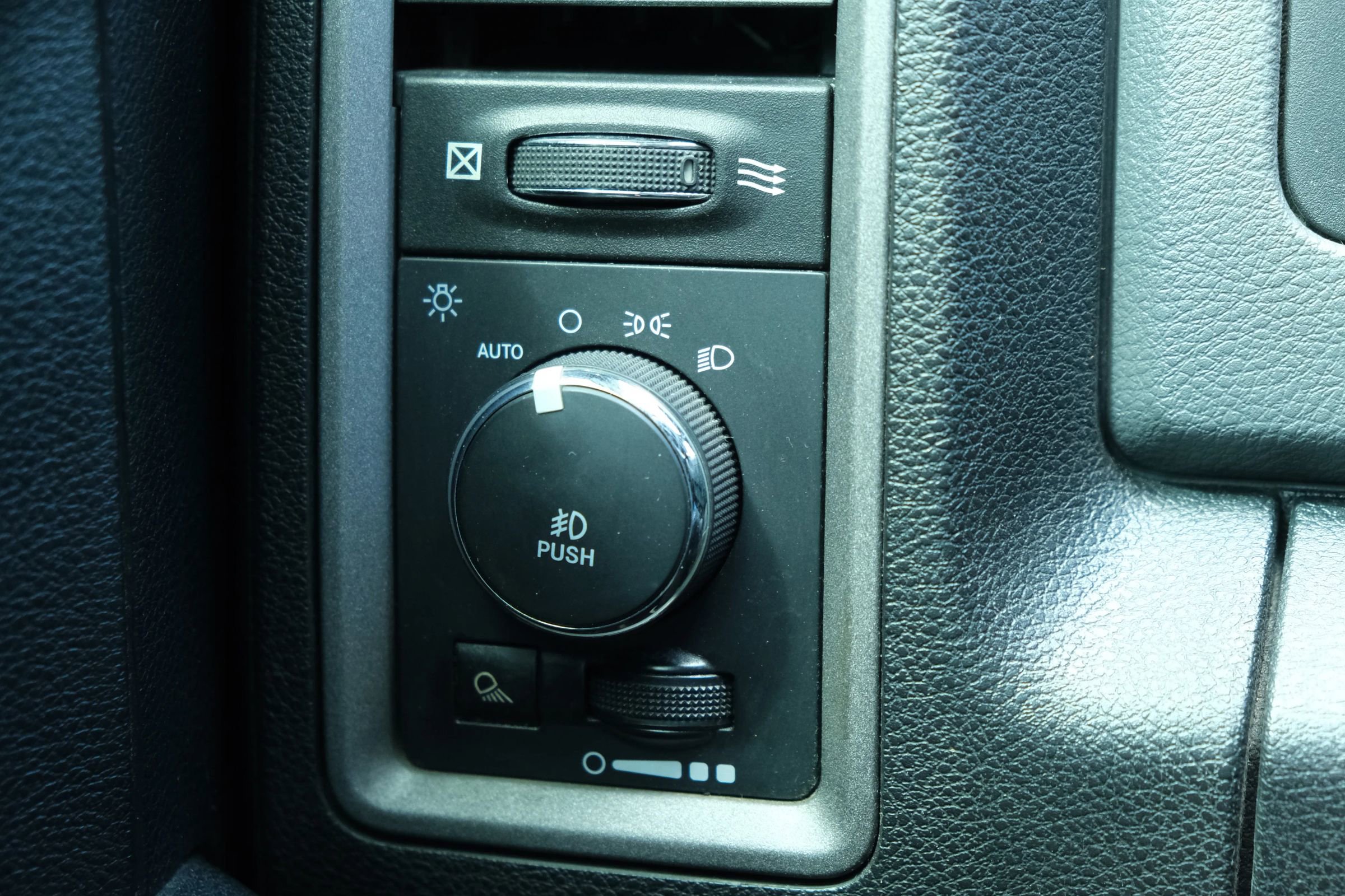 Used 2017 RAM 1500 Express w/ Express Value Package image 32