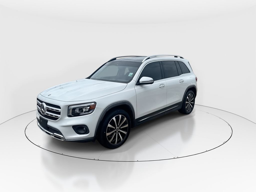 Used 2023 Mercedes-Benz GLB 250 w/ Premium Package image 4