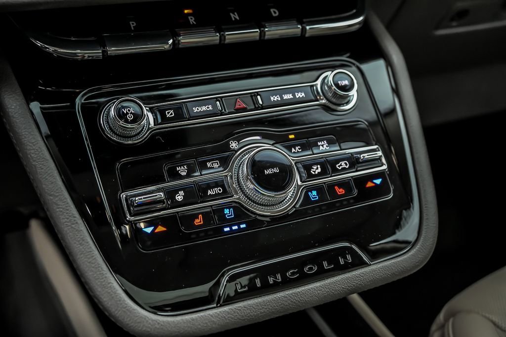 Used 2022 Lincoln Corsair AWD w/ Premium Package image 26