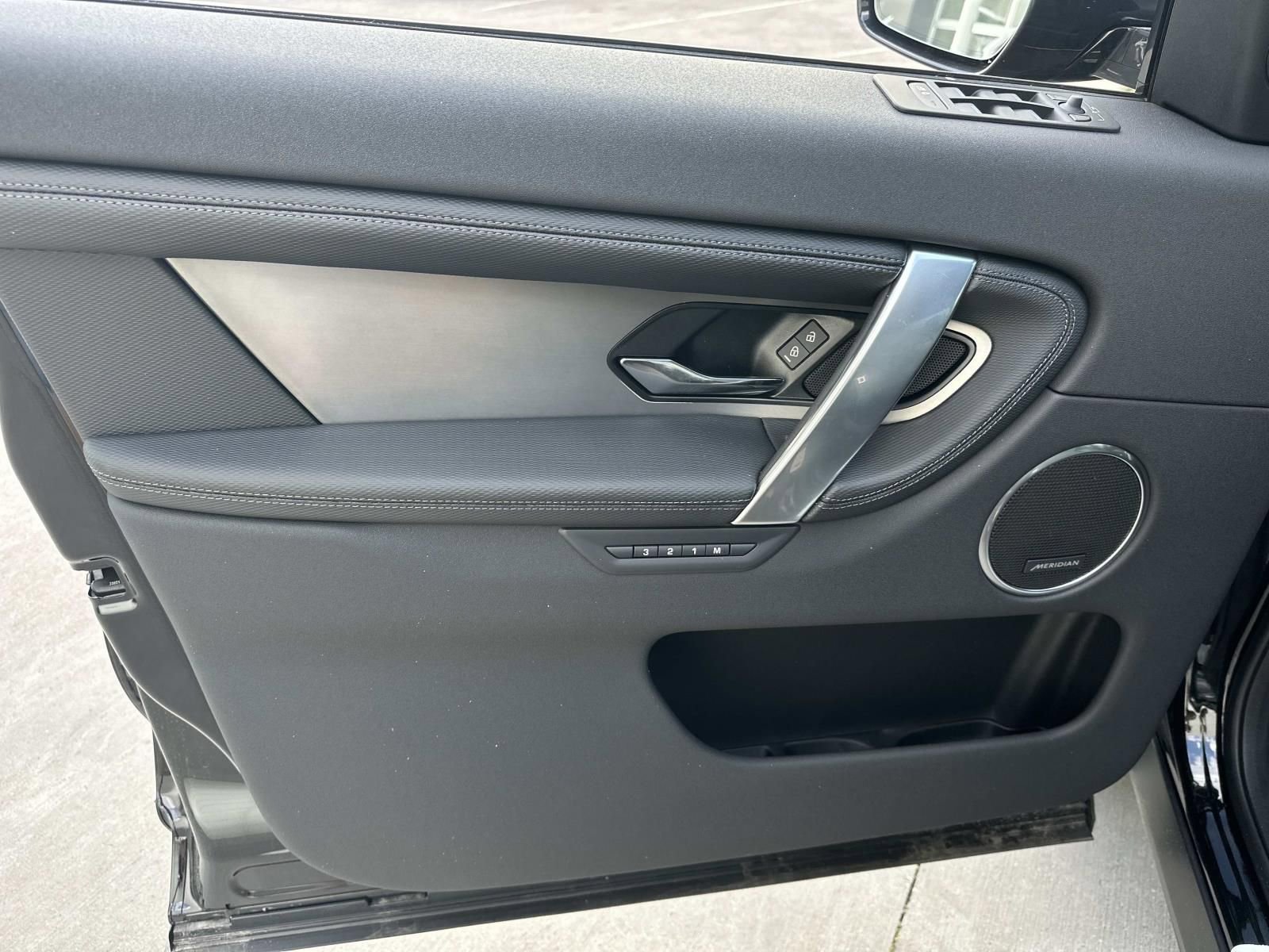 New 2026 Land Rover Discovery Sport Landmark image 9