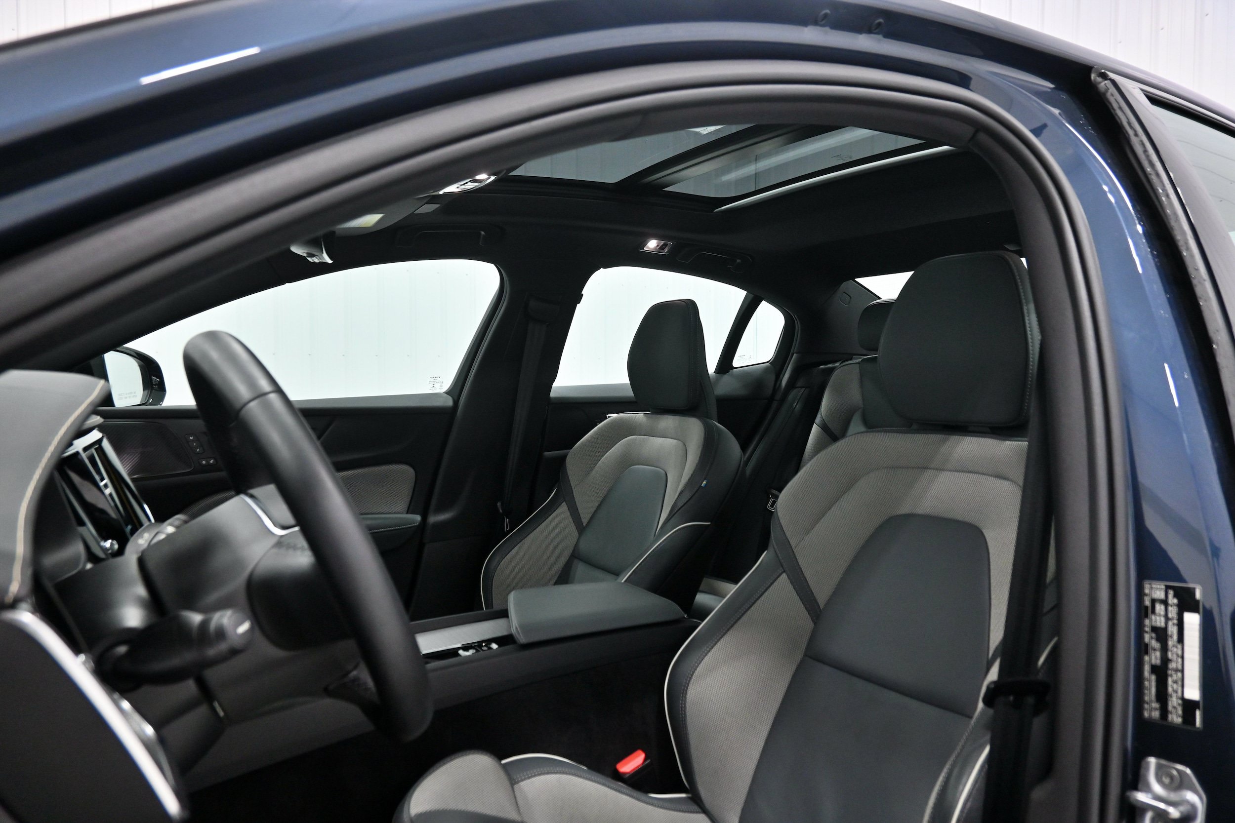 Used 2022 Volvo S60 B5 R-Design AWD/4WD image 6