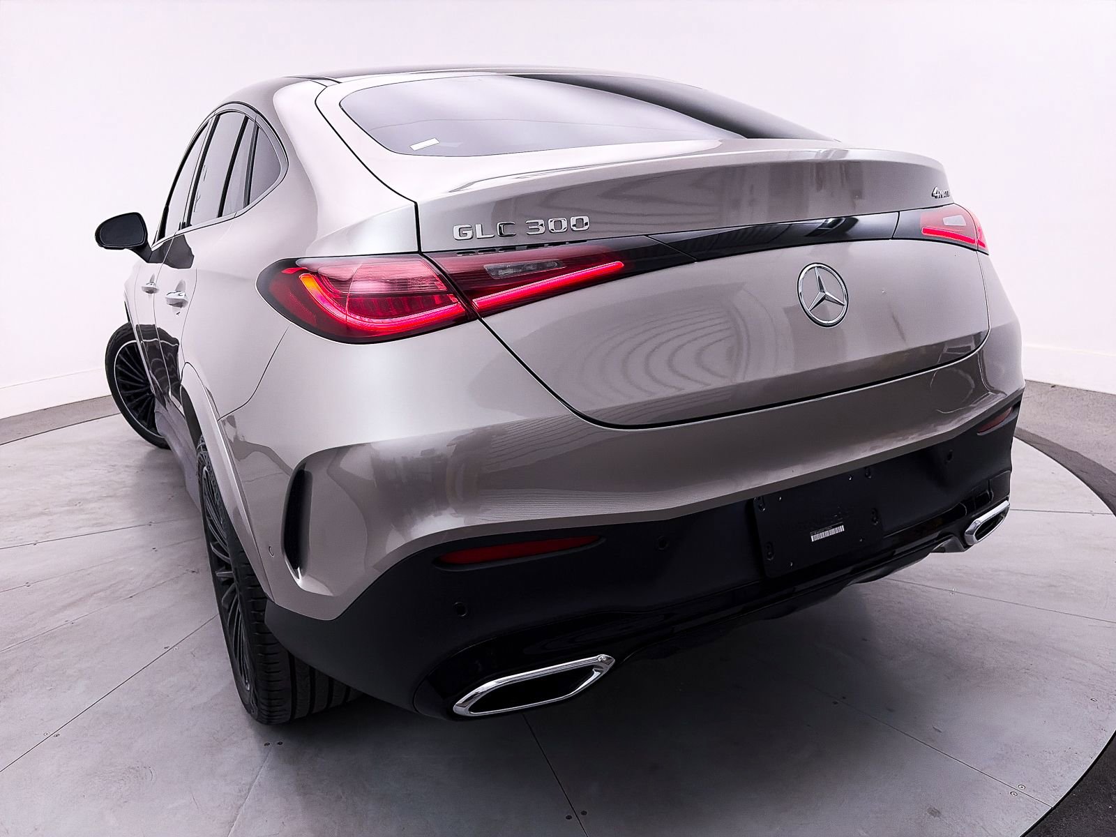 Used 2024 Mercedes-Benz GLC 300 4MATIC w/ AMG Line image 10