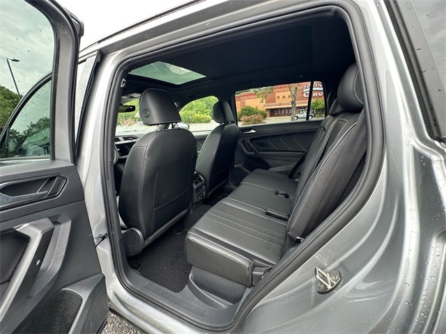 Used 2022 Volkswagen Tiguan SE R-Line image 18