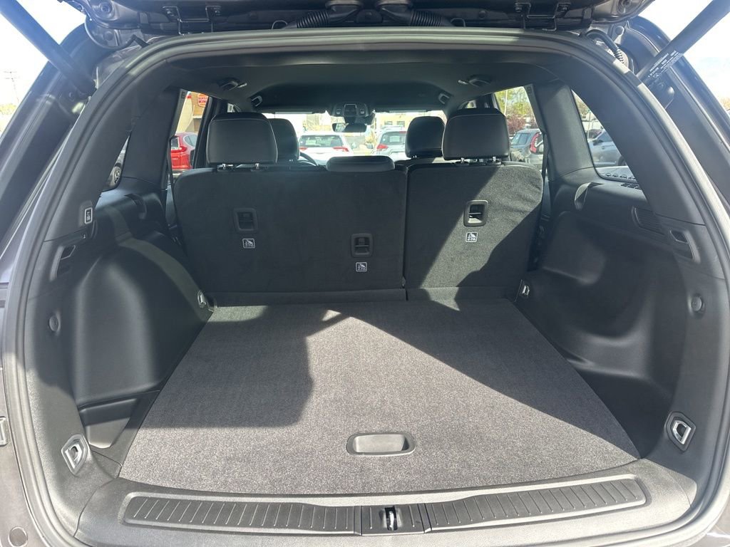 Used 2025 Jeep Grand Cherokee Altitude image 11