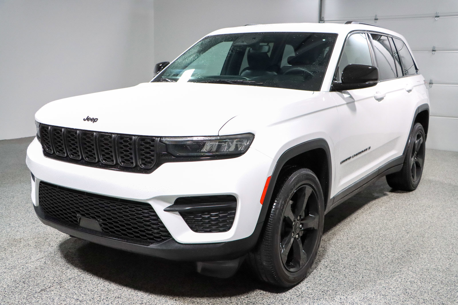 Used 2023 Jeep Grand Cherokee Altitude image 30