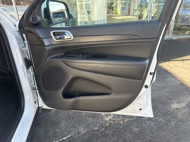 Used 2020 Jeep Grand Cherokee Laredo image 25