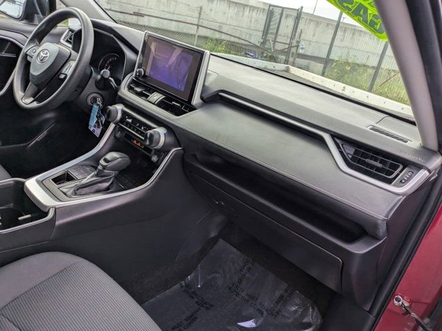 Used 2024 Toyota RAV4 LE AWD/4WD image 6