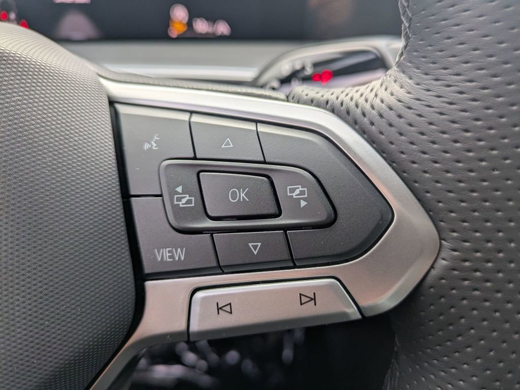 New 2026 Volkswagen Tiguan SE R-Line image 19