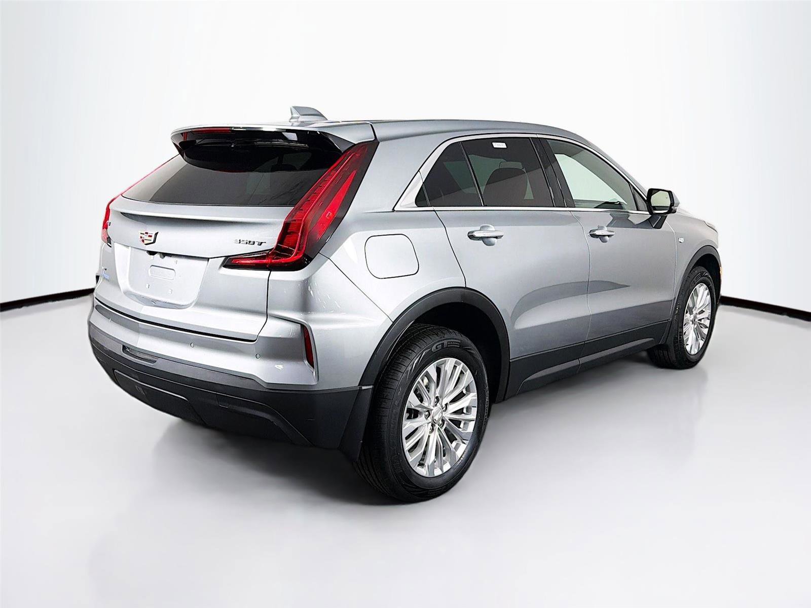 Used 2024 Cadillac XT4 Luxury w/ Cold Weather Package image 7