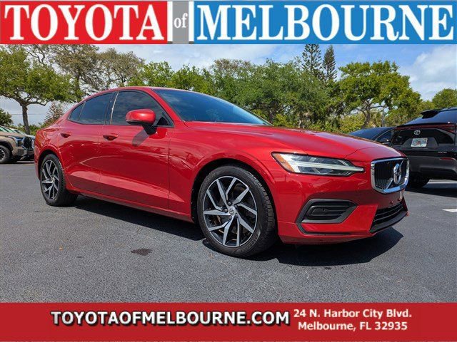 Used 2020 Volvo S60 T6 Momentum image 1