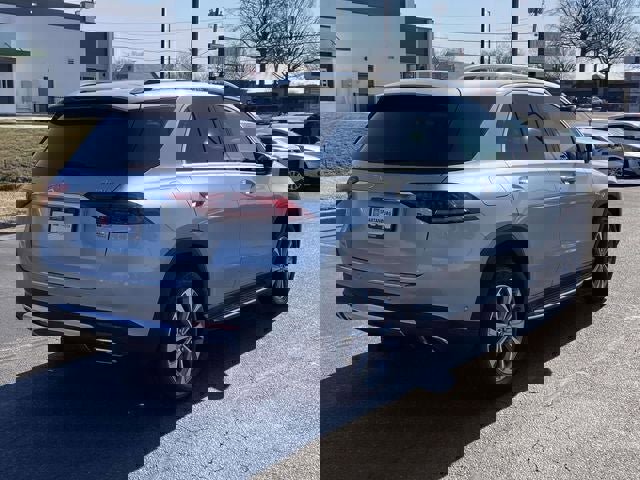 Used 2022 Mercedes-Benz GLE 350 4MATIC w/ Premium Package image 3